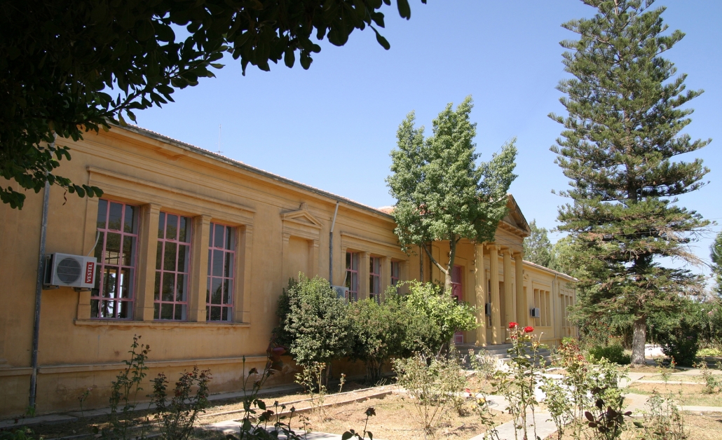 Προσμένοντας το ανέσπερο φως του Ιερού Βράχου