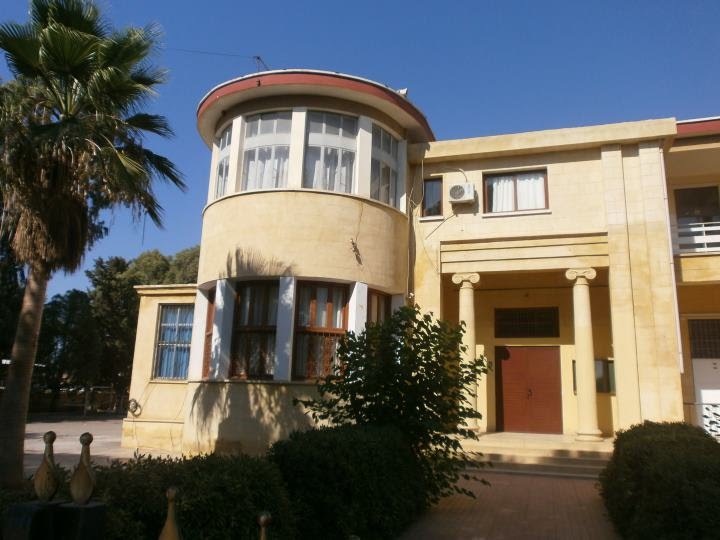 Εικόνα που περιέχει κτίριο, εξωτερικός χώρος/ύπαιθρος, ουρανός, παράθυρο

Το περιεχόμενο που δημιουργείται από AI ενδέχεται να είναι εσφαλμένο.